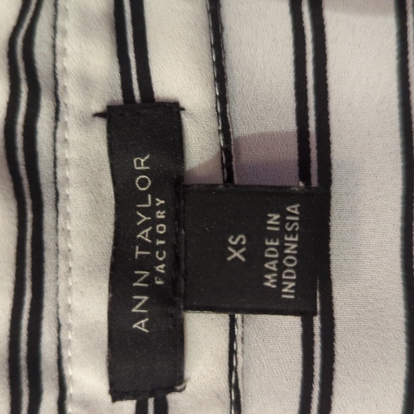 Ann Taylor Factory Button Down Shirt, Size XS - Picture 5 of 5
